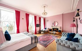 Spacious City Centre Family Room